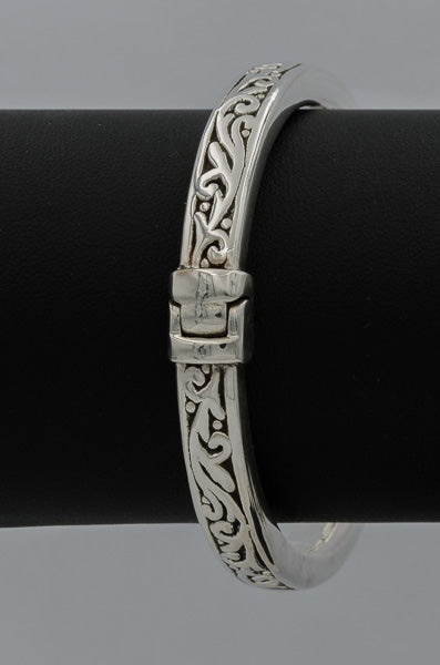 Sterling silver oval hinged bangle