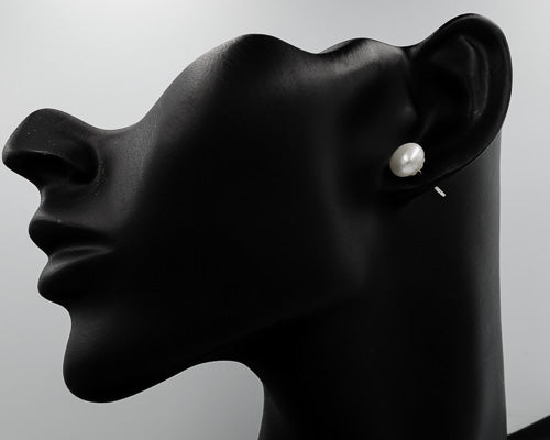 Flat pearl stud earring 10 mm