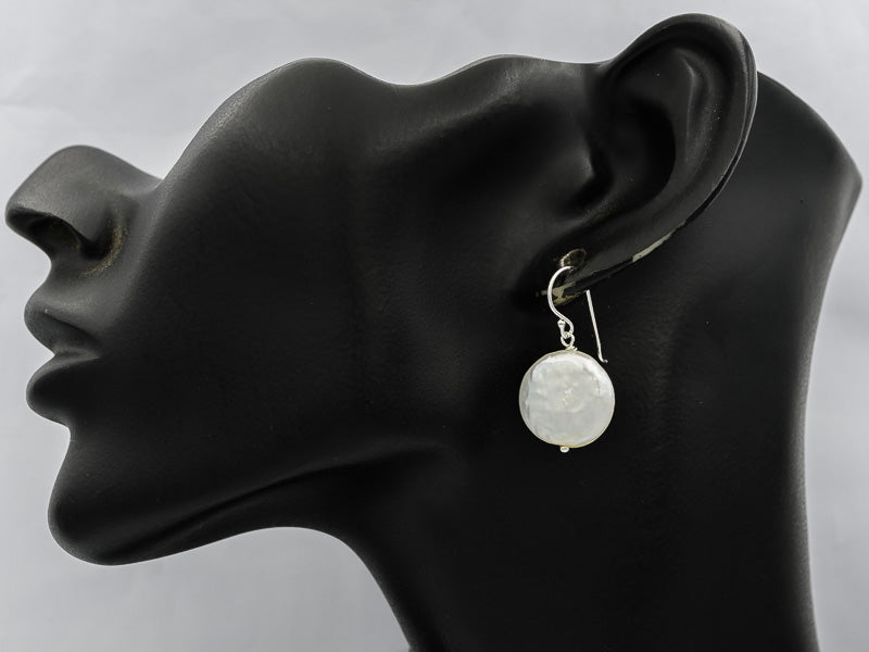 Button pearl earring
