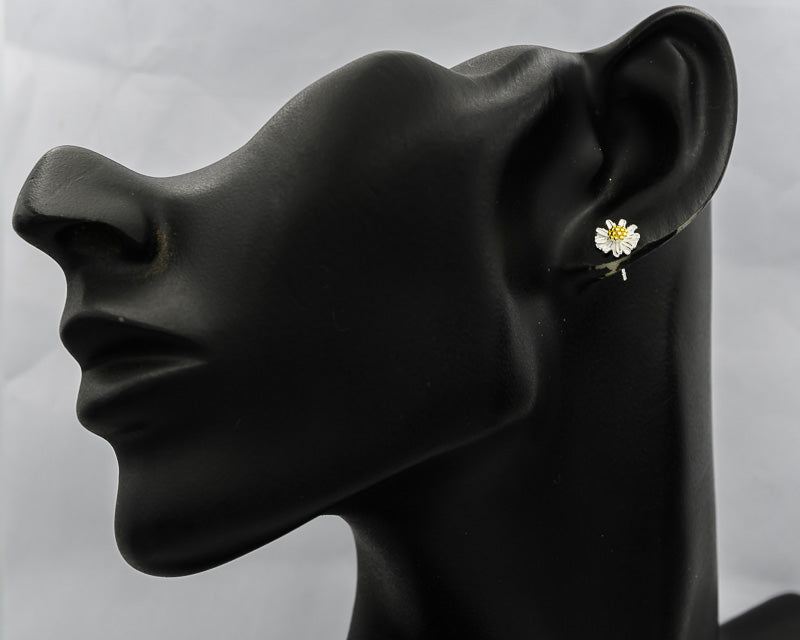 Sterling silver daisy stud with gold plated stamen