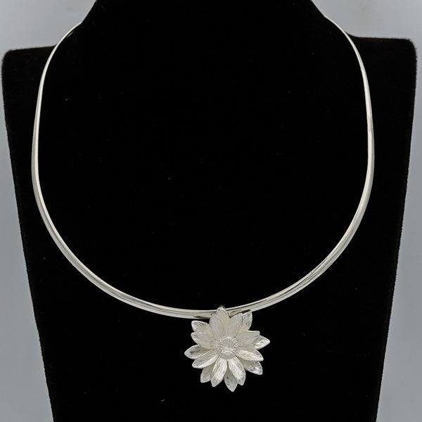 Sterling Silver Daisy Pendant – Matte & Polished Finish