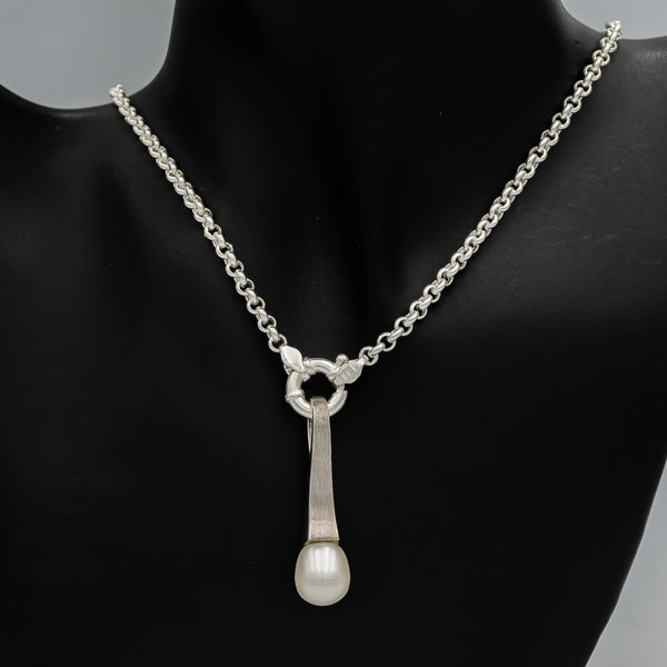 Sterling silver matt with a pearl