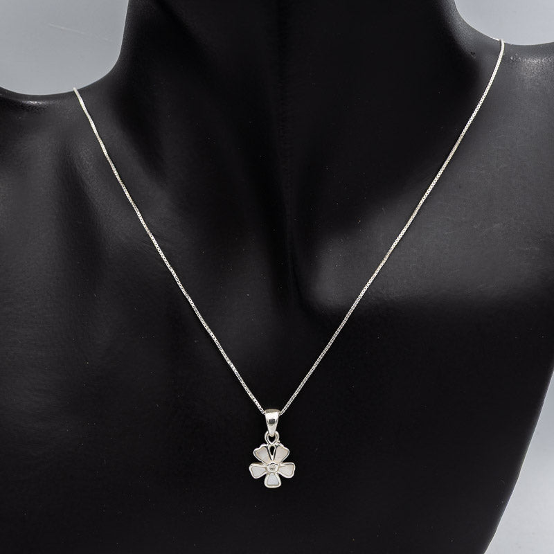 Square shaped petal daisy set in sterling silver