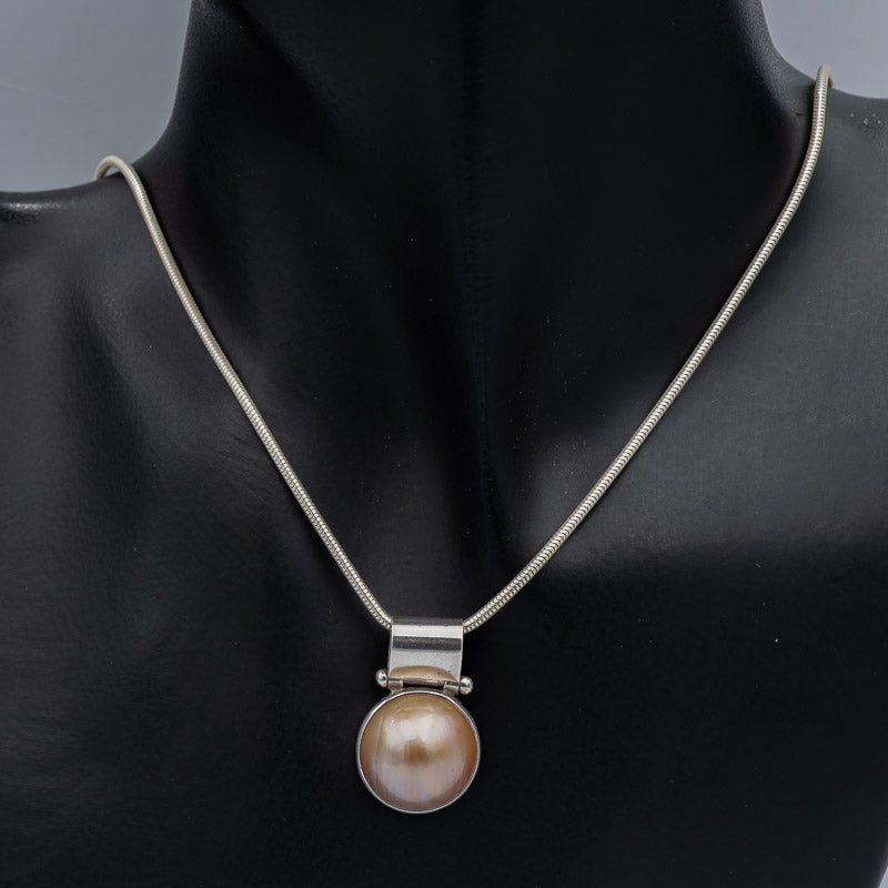 Burnt orange Mabe' set in silver