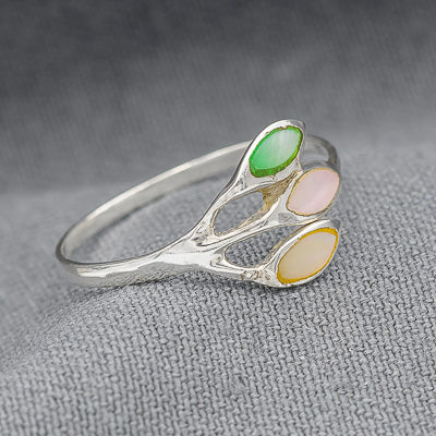 Sterling silver leave ring with MOP