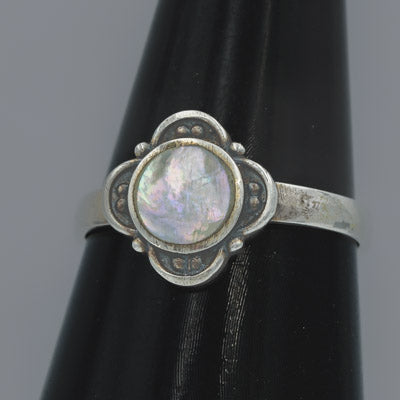Sterling Silver Mother of Pearl Clover Ring - Silvertree Jewelry #