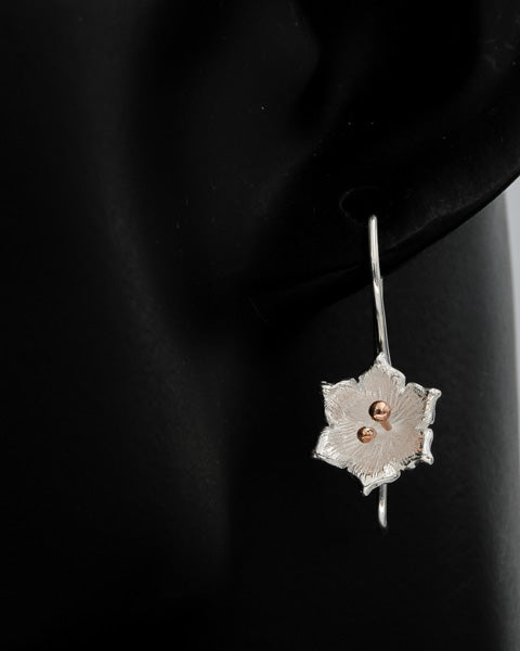 Small silver flower with rose gold pollen - Silvertree Jewelry #