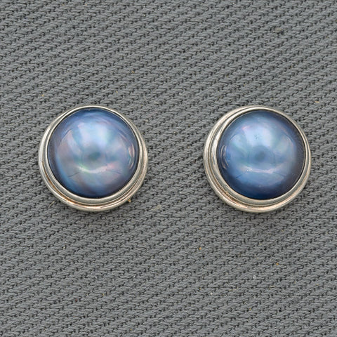 Blue mabe' set in silver