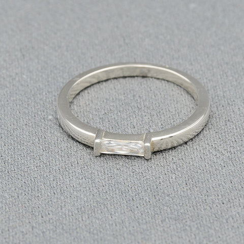 Ring with rectangular cubic