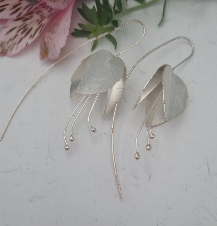 Brushed and oxidized silver earrings