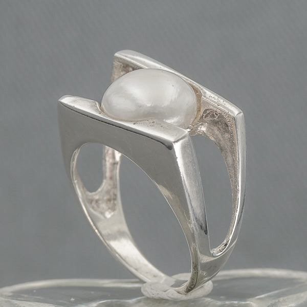 Pearl and Mabe' rings