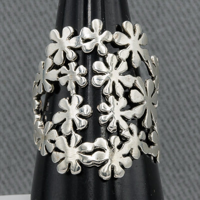 Sterling silver daisy ring