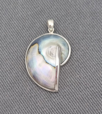 Sterling silver shell pendant small