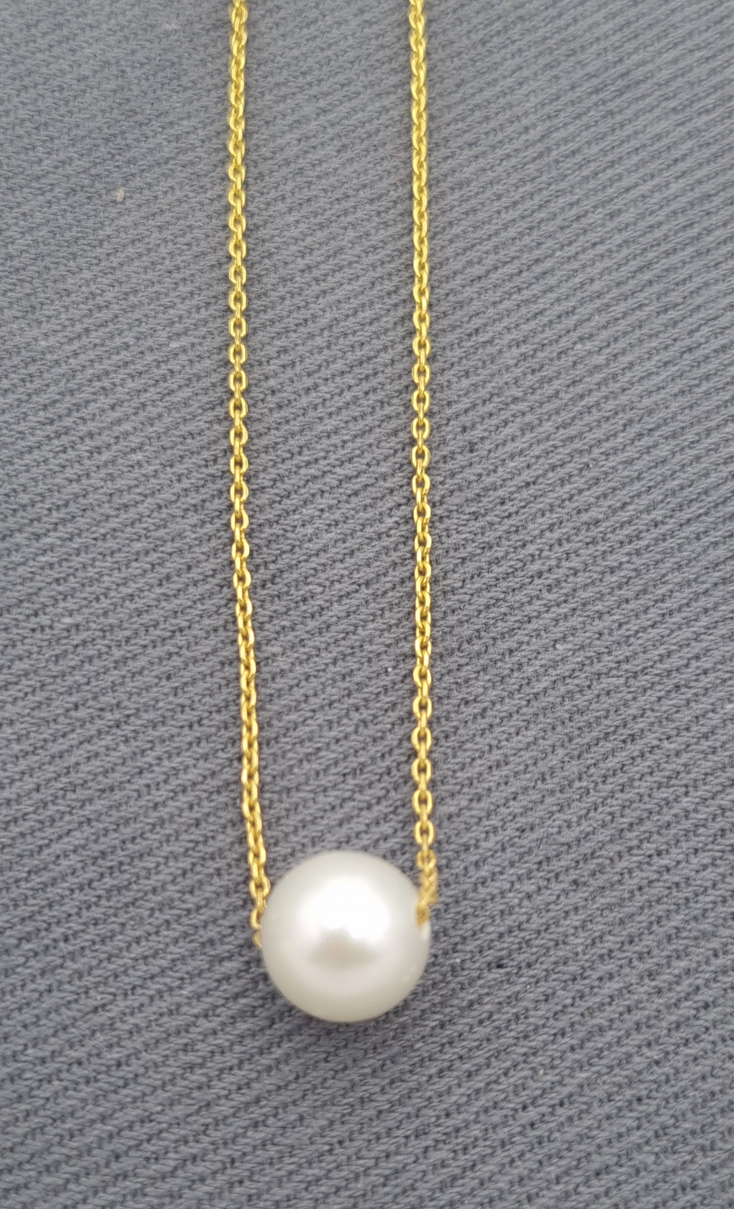 Gold plated chain with a pearl