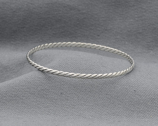 Sterling silver 3mm slanted pattern bangle