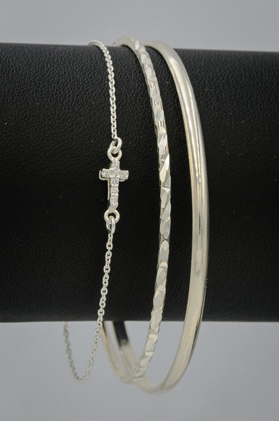 Sterling silver bracelet with a cubic zirconium cross