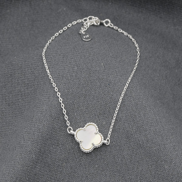 Sterling silver bracelet with a clover leaf disc in MOP