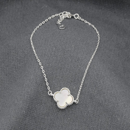 Sterling silver bracelet with a clover leaf disc in MOP