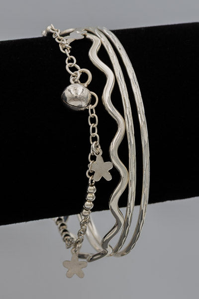 Sterling silver bracelet with daisies