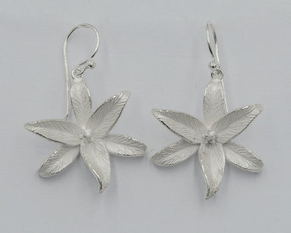 Sterling silver daisy in white silver