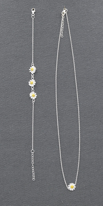 Sterling silver bracelet with 3 daisies with gold plated pollen