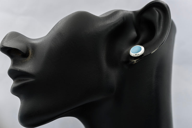 Mother of pearl stud set in silver