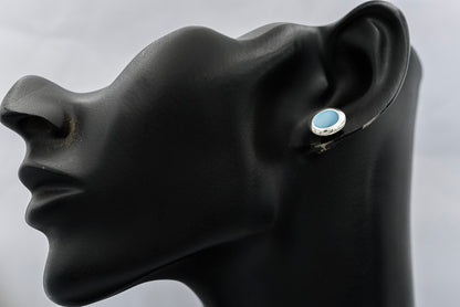 Mother of pearl stud set in silver