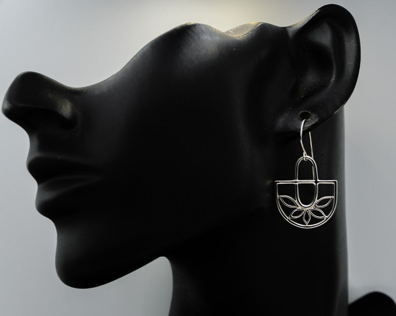 Silver modern dangling earring