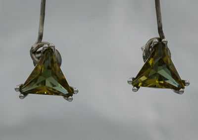 Zultanite triangle studs