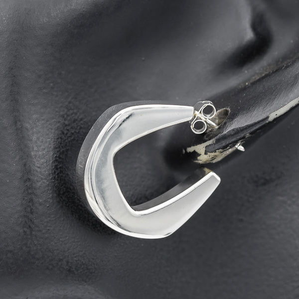 Sterling silver geometric design earring