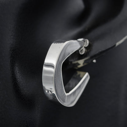 Sterling silver geometric design earring