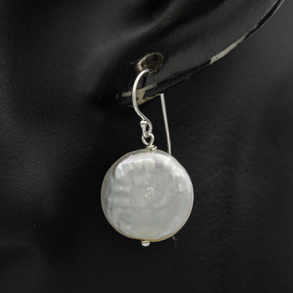Button pearl earring