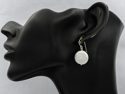 Button pearl earring