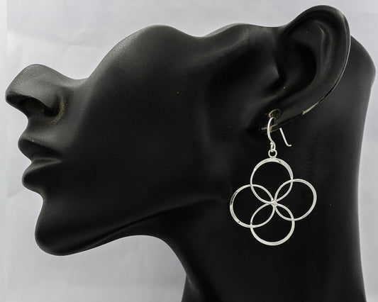Sterling silver overlapping circle earring