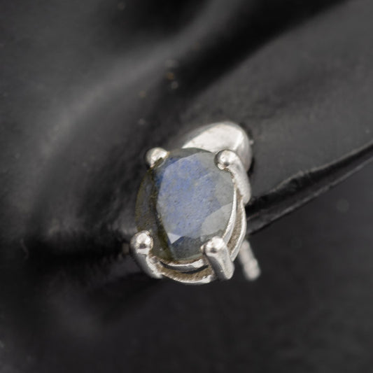 Labradorite stud set in silver