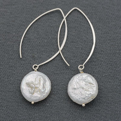 Sterling silver hook with a 1.6cm coin pearl