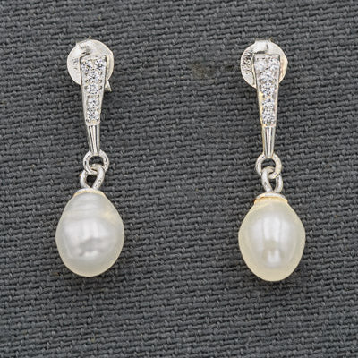 Sterling silver bar with a teardrop pearl earring