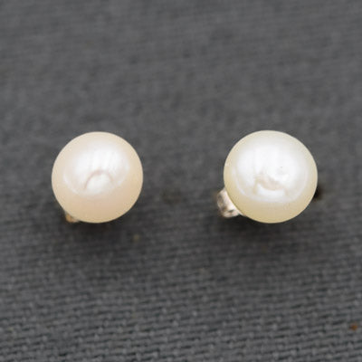 Pearl studs round 6mm