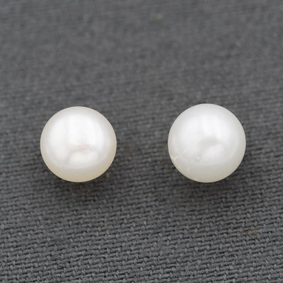 Pearl stud earrings 7mm