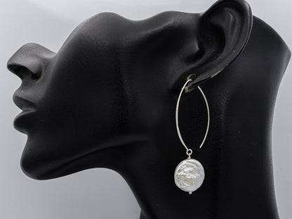 Sterling silver hook with a 1.6cm coin pearl