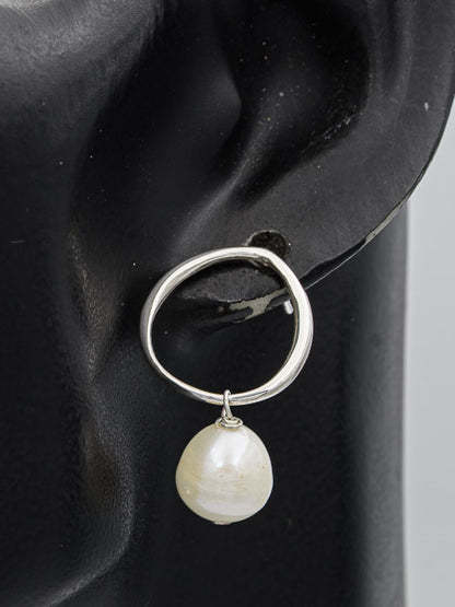 Sterling silver oval hook with a pearl