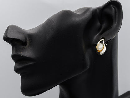 Sterling silver loop stud with a pearl