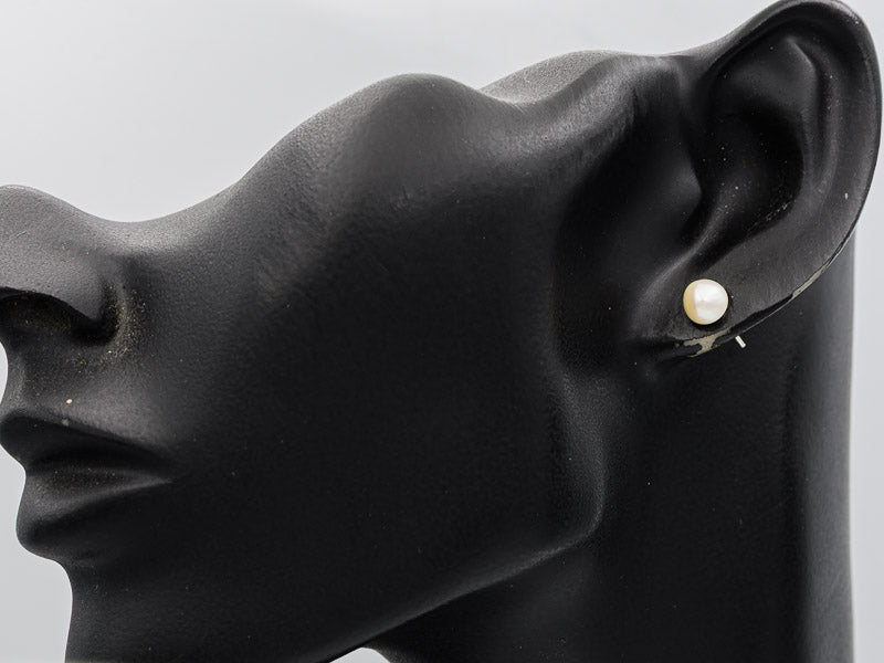 Pearl stud earrings 7mm