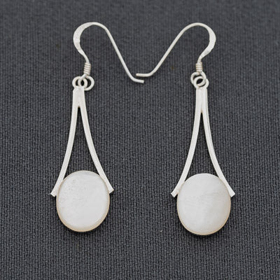 Sterling silver dangling with Mother of Pearl