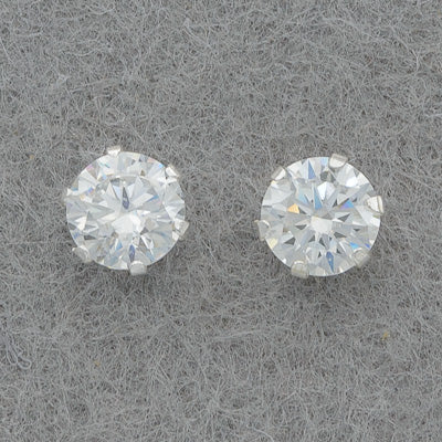 Cubic zirconium stud in silver 7 mm