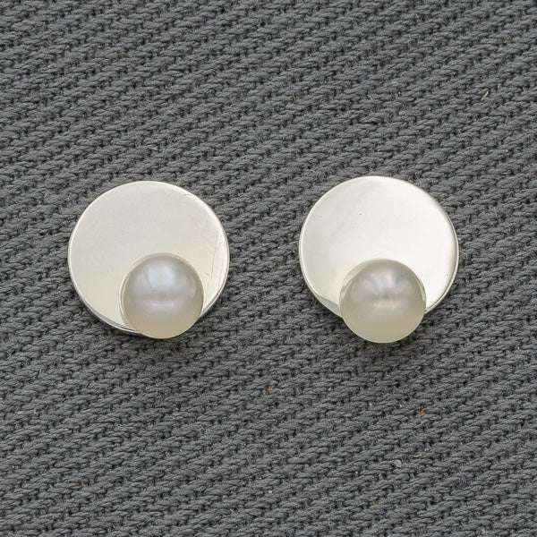 Sterling silver disc with a 5mm pearl