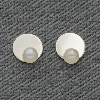 Sterling silver disc with a 5mm pearl