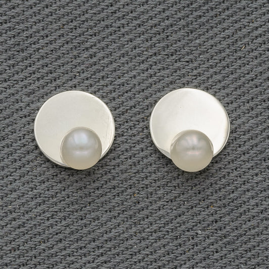 Sterling silver disc with a 5mm pearl