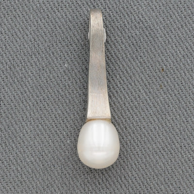 Sterling silver matt with a pearl