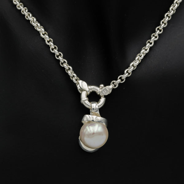 Sterling silver pearl pendant